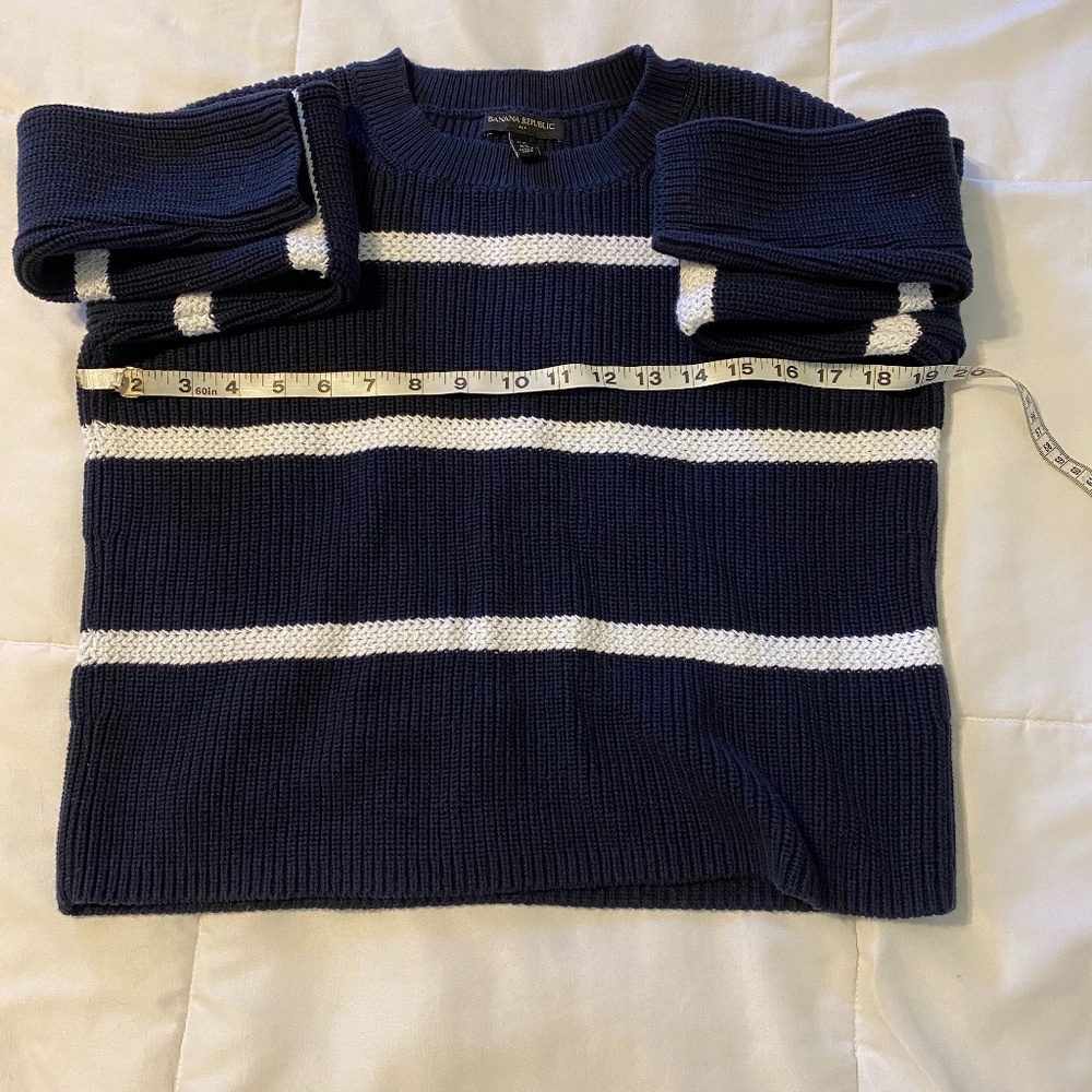 4/$12 or 3/$9  Banana Republic Petite Sweater XS